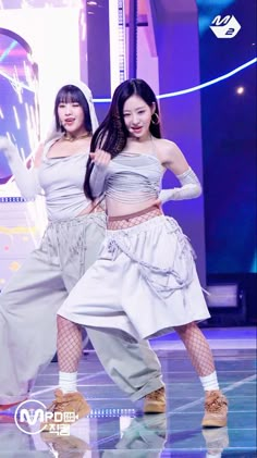 kiss of life julie 'get loud' outfit Kiss Of Life Stage Outfits, Kpop Shifting, Concert Outfit Inspo