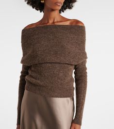 Alpaca and wool-blend sweater in brown - Ralph Lauren Collection | Mytheresa Ralph Lauren Woman Sweater, Ralph Laren Sweater, Sweater Aritzia, Aritzia Babaton, Off Shoulder Sweater, Ralph Lauren Collection, Denim Leggings, Menswear Inspired, Parka Jacket