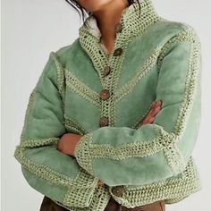 We The Free, Free People Soft Suede, Sherpa Lined, Crochet Jacket With Wooden Buttons. This Boho-Style, Adele Jacket From Free People Is A Super-Special Piece. The Quality Workmanship Of This Jacket Makes It Truly Special And Something You Will Wear And Cherish For Years To Come. Pockets And Sleeves Are Thoughtfully Lined With Sherpa, And Suede Panels Crocheted Together With Care. The Jacket Has Been Stored Folded To Preserve The Crochet Work. Put This On Your Holiday Wish List Or Better Yet Gif Bohme Jacket, Fur Trench Coat, True Autumn, Black Faux Fur Coat, Faux Fur Sweater, Knit Ideas, Fur Sweater, Crochet Work, Fashion School