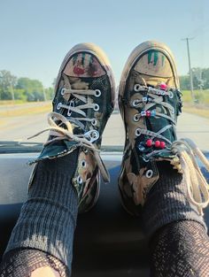 Dirty Converse Aesthetic, Bleached Converse, Shoe Ties Styles, Grunge Converse, Dirty Converse, Cute Converse Shoes