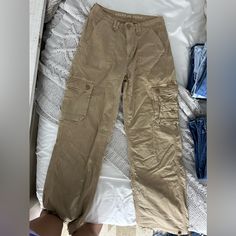 American Eagle Brown Cargos Size 0. Wore Once. Like Brand New. Brown Cargos, Brown Cargo Pants, Jeans American Eagle, American Eagle Outfitters Jeans, High Jeans, Cargo Pants, American Eagle Outfitters, American Eagle, Women Jeans