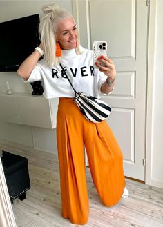 Inspired Looks Outfit, Colorful Shirt Outfit, Spring Outfits Colorful, Summer Womens Outfits, Colorful Style Outfits, Cute Colorful Outfits, Colorful Outfit Ideas, Shirt Styling, Colorful Clothes