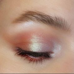 Aesthetic photo, eyeshadow, glitter eyeshadow, shiny eyeshadow, lash aesthetic, long lashes Matte Make Up, Teknik Makeup, Maquillage Yeux Cut Crease, Membentuk Alis, Bentuk Alis, Smink Inspiration, Eye Makeup Art