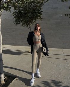 Activewear Aesthetic Casual, Activewear Outfits Street Styles, Sportstyle Outfit, Activewear Street Style, Gym Fashion Women, Workout Sets Outfit, Urban Sport, Athletic Attire