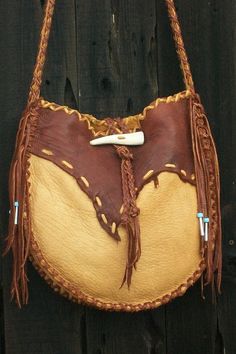 mmmmmhhhhmmmm Possibles Bag, Leather Pouches, Medicine Bags, Western Purses, Diy Leather Bag, Medicine Bag, Large Leather Tote, Leather Art, Boho Bags