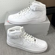 Mens Size 15 New With Box (Box Missing Top/Lid) Fast Shipping * 100% Authentic Products * Please View All Photos, Description And Details * We Offer The Best In Sporting Goods, Sneakers And More * Feel Free To Contact Us With Any Questions