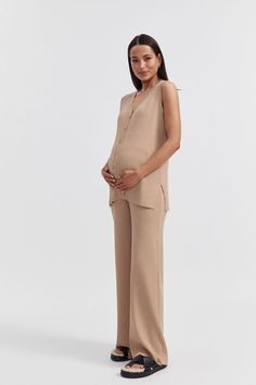 Maternity V Neck Rib Tank (Latte) | LEGOE HERITAGE – LÉGOE HERITAGE Linen Pregnancy Outfit, Maternity Casual Outfits, Classy Maternity Outfits, Cool Maternity Outfits, Maternity Two Piece, Tailored Vest, Baby Bump Style