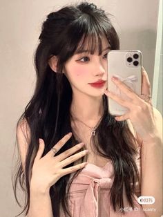 pink hair chinese girl cute outfit makeup xiaohongshu 小红书 redbook trendy acubi Wavy Hair Overnight, Medium Long Haircuts, Hair Style Korea, Cute Haircuts, Cute Makeup Looks, Hair Stylies, Hair And Beauty, Hair Stylist Life, Haircuts With Bangs