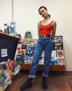 80s fashion, vintage fashion, 80s style, 80s, clothing ideas, jeans, mom jeans, boyfriend jeans, baddie, short boots. 80's Fashion, Fashion 80s, Outfit 90s, 80s Outfit, Tumblr Outfits, 90s Outfit, 90s Fashion Outfits, Outfit Trends, 90s Style