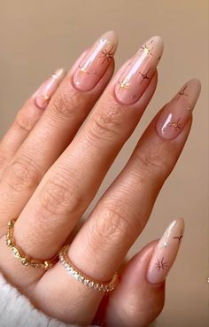 Retro Nail Art Square, French Manicure Jelly Nails, Oval Acrylic Nails Designs Spring, Clear Nails With Gold Stars, Eclectic Wedding Nails, Almond Acrylic Nails Heart Design, Groovy Wedding Nails, Sparkle Nail Art Designs, Sparkle Design Nails