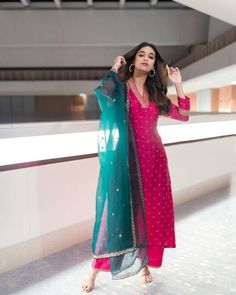 Stylish Kurtis Design, Keerthy Suresh, Simple Kurta Designs, Simple Kurti Designs, Salwar Kamiz, Indian Dresses Traditional, Traditional Indian Outfits, Trendy Dress Outfits