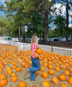 Boots Sweater Outfit, Pumpkin Picking Pictures, Demure Fall, Style Ugg Boots, Cute Fall Pictures, Retro Lightroom, Pumpkin Patch Photoshoot, Pumpkin Patch Pictures, Fall Pumpkin Patch