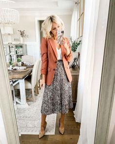 75 Casual Outfit Ideas for Work » Lady Decluttered Women Work Outfits, Peach Blazer, Look Boho Chic, Casual Work Outfits Women, Best Casual Outfits, Simple Fall Outfits, Spring Work Outfits, Work Dresses For Women, Business Casual Outfits For Women