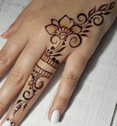 Simple Henna Designs For Fingers, Flower Henna Designs Hands, Henna Tattoo Designs Hand Simple, Simple Easy Henna Designs, Hand Henna Simple, Henna Designs For Fingers, Henna Designs Traditional, Henna Tattoo Simple