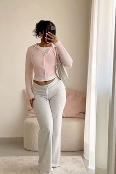 Cute Babysitting Outfits, Babysitting Outfit, Flared Legging Outfit, Adrette Outfits, Modele Fitness, Leggings Outfits, Flared Leggings, Outfit Inspo Casual