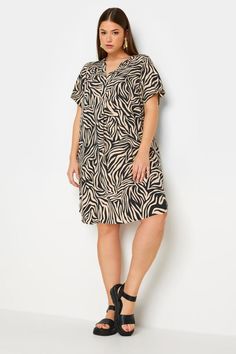 Shop Yours Curve Black Zebra Print Tunic Dress at Yours Clothing. Discover women’s plus size clothing in sizes 10-36 with fast delivery. Plus Size Tunic Dress, Animal Print Dress Casual, Size 20 Women, Sukienki Plus Size, Printed Tunic Dress, Curve Fashion, Plus Size Black, Plus Size Kleidung, Plus Size Womens Clothing