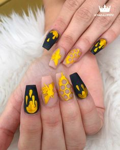 Bumble Bee Nails, Bee Nails, Yellow Nails Design, Sunflower Nails, Fingernail Designs, Nail Design Inspiration, Almond Nails Designs, Nails For Women, Short Acrylic Nails Designs