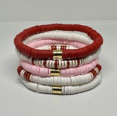 Red pink and white bracelet sets consist of 5 strands that can be mixed and matched. Wear a few or all 5 at once. Each strand is hand beaded   with 6mm Heishi beads and have gold bars or gold disc accents. 2 styles to choose from.  Bracelets are "one size fits most" and are designed to fit wrists up to 7". Can size down by request.  Customize with wording of your choice. Wording will be white beads with gold letters. Bracelets Preppy, Bracelets Heishi, Winter Bracelet, Lingot D'or, Heishi Bracelets, Snowflake Bracelet, Bracelets Friendship, Preppy Bracelets, Valentines Bracelets