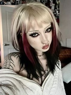 Goth Hair, Scene Outfits, Hair Inspiration Short, Hair Haircuts