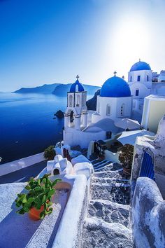 the words greece are in front of an image of blue domes and white buildings on top of