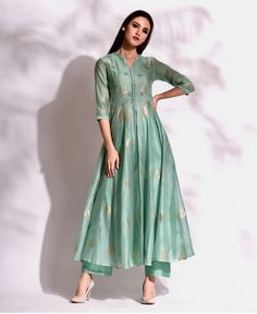 Silk Churidhar Designs For Stitching, Silk Salwar Patterns, Kali Kurti Design, Panel Anarkali, Silk Kurti Designs, All Body Types, New Kurti Designs