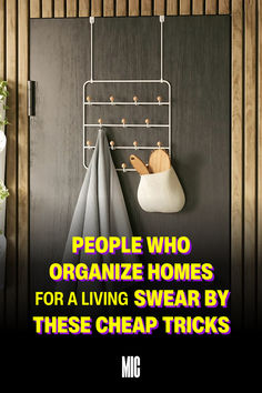 there is a poster with the words people who organize homes for a living swear by these cheap tricks