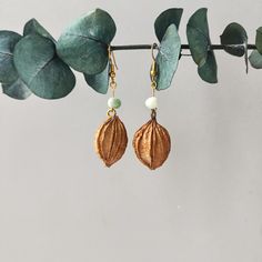 💖All earrings are real plants, the products are photographed realistically, please be aware that there are variations in handmade botanical earrings. 🍃These beautiful hanging botanical earrings are very unique, lightweight and delicate. With time, patience and steady hands, I made these beautiful earrings. I am thrilled with how they turned out! I hope you love them too! 🍃Treat yourself or give them to a plant lover, nature lover or gardening enthusiast! All. 🎁Your earrings will come beautifully wrapped. Steady Hands, Jewelry Nature, Botanical Earrings, Botanical Jewelry, For Her Gifts, Real Plants, Lightweight Earrings, Light Weight Earrings, Plant Lover