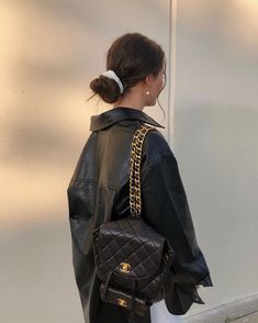 Short Girl Outfits, How To Have Style, Stile Blair Waldorf, Tall Girl Fashion, Chanel Backpack, Photos Inspo, Vintage Lifestyle, Short Men Fashion, Pixie Styles