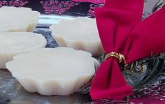 soothing lotion bars Lotion Bar Recipe, Homemade Body Lotion, Health Corner, Homemade Skincare, Homemade Body Care, Homemade Gift Ideas