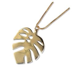 Flora Monstera Drop Pendant Necklace Brass Gold Leaf-shaped Nature-inspired Necklace, Gold Nature-inspired Metal Necklace, Trendy Gold Jewelry For Vacation, Chic Gold Jewelry For Vacation, Gold Metal Necklace For Beach, Gold Metal Necklaces For Beach, Trendy Gold Leaf Jewelry, Trendy Metal Necklaces For The Beach, Chic Gold Necklace For The Beach