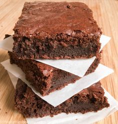 three brownies stacked on top of each other with the words die ulimativen schoko - brownies