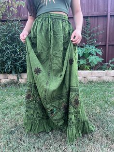 Introducing our Pari Vintage Vibe Green Embroidery Maxi Skirt, perfect for embracing those boho and hippie vibes! This stunning skirt features pleated borders that add a touch of elegance, while the maxi length offers a chic and comfortable fit.Crafted with fairly-core fashion inspiration, this skirt is ideal for creating enchanting cottage-core looks. Whether you're strolling along sandy shores or exploring hidden getaways, this skirt will ensure you're dressed to impress. Its flowing silhouett Hippie Style Lined Long Maxi Skirt, Spring Hippie Maxi Skirt, Hippie Style Long Lined Maxi Skirt, Summer Festival Skirt With Floral Embroidery, Bohemian Flowy Skirt With Floral Embroidery, Cotton Peasant Maxi Skirt For Festival, Bohemian Lined Maxi Skirt, Festival Maxi Skirt With Relaxed Fit And Lining, Bohemian Maxi Skirt With Lined Detail