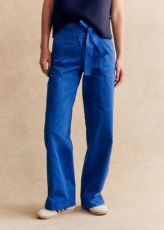 Cargo trousers;Wide right leg;Mid-rise waist;Main material waistband;Back patch pockets;Raglan front pockets;Zip closure with hook and invisible button;Inside leg length 82.5 cm (all sizes) Clothes Wishlist, 2025 Fashion, Spring 2025, Back Patch, Cargo Trousers, Sewing Inspiration, Parisian Style, Bright Blue, Packing List