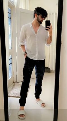 Boys Selfie Ideas, Mirror Selfie Poses For Boys, Indian Men Fashion Casual, Dressing Ideas For Men, Indian Men Aesthetic, Indian Boys Aesthetic, Stylish Boys Dp, Mirror Selfie Men, Men Fashion Photoshoot