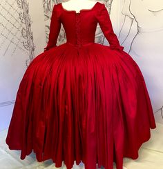 This dress will NEVER look as good on a mannequin as it does on this particular living, breathing, being. Film Costumes, Century Dress, Court Dresses, 18th Century Fashion, Diana Gabaldon, Historical Costume