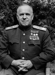 Georgy Zhukov, Mariscal del Ejército Rojo de la Unión Soviética. Wwii Photos, Soviet Army, Russian History, Harbin, Red Army, Men In Uniform, Soviet Union, Military History, World History