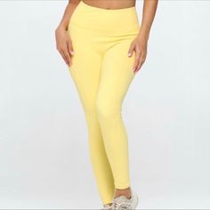 Set Active Stretch Hight Quality Leggings/Tops Casual High Stretch Yellow Bottoms, Spring High Rise Workout Pants, Casual Yellow Elastane Bottoms, Yellow Fitted Workout Bottoms, Solid Workout Pants For Spring, Solid Spring Workout Pants, High Rise Solid Activewear For Spring, Solid Pants For Spring Workout, Casual Tight Yellow Bottoms