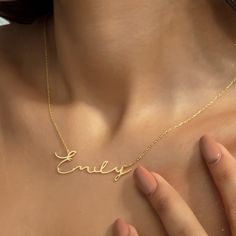 Birthflower Necklaces, Necklaces Birthstone, Birthstone Necklaces, Initial Necklaces, Gifts Bridesmaid, Name Necklaces, Celebrating Christmas, Gold Name Necklace, Etsy Bridesmaid Gifts