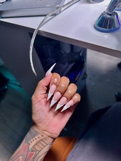 Basic Stiletto Nails, Steletoes Nails Classy, White French Stiletto Nails, Stilleto Nail Idea, Stiletto French Nails, Stiletto French Tip, Long Nail Ideas, Stilleto Nails Designs, Romantic Nails