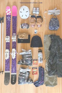 Skis, poles, helmet, gloves, goggles, boots, liner gloves, lunchbox, headphones, snow pants, coat, ski socks, hand warmers, toe warmers, heat, ski pass, neck warmers all laid out on the floor. Snowboarding Essentials Women, Skiing Essentials Packing Lists, Snowboarding Checklist, Snowboarding Essentials, Snowboarding Gear Checklist, Day Trip Essentials