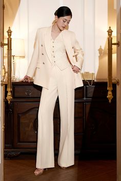 Hourglass Design, Estilo Kardashian, Dancer Lifestyle, Model Clothes, Velvet Vest, Spring Work, Elegant Outfit Classy, Outfit Classy, Mean Blvd