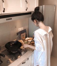 Written by: Ann Liang Girl Cooking, Korean Aesthetic, Uzzlang Girl, الرسومات اللطيفة