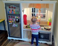 Kids Entertainment Center, Cardboard Kids, Old Tv Stands, Diy Kids Kitchen, Diy Kids Furniture, Diy Entertainment, Diy Furniture Redo