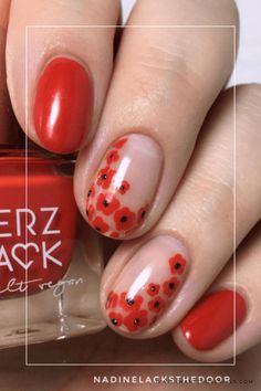 Poppy Nails Poppy Acrylic Nails, Nail Art Poppy, Nails Poppy Flower, Rememberance Day Nail Art, Nails With Poppy Flower, Poppy Nails Art, Poppy Flower Nail Art, Red Poppy Nails, Poppies Nails