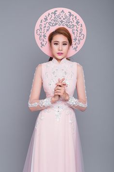 Traditional collar Material: Crepe, lace Long sleeves Type: Modern ao dai Modern Ao Dai, Garment Cover, Modern Couple, Traditional Clothes, Long Sleeve Lace, Wedding Couples, Traditional Outfits, Pink And Gold, Pink White