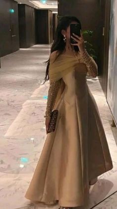 Arabic Evening Dress, Dubai Evening, Wedding Dresses Beaded, Long Sleeve Evening Dresses, Prom Dress Inspiration, Hijab Chic, Evening Dress Fashion, Glam Dresses, Evening Dresses Long