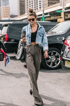 17 Cropped Jackets to Wear Over Your Summer Outfits Cropped Denim Jacket Outfit, Cropped Jacket Outfit, Coffee Date Outfits, Wide Leg Pants Outfit, Jean Jacket Outfits, Leg Pants Outfit, Denim On Denim