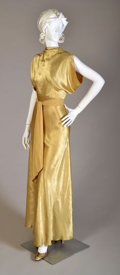 1935 Gown Jacket, 1930's Dresses, 1930 Fashion, 30s Fashion, Retro Mode, 1930s Fashion, Vintage Gowns, Vintage Couture, Hollywood Glam