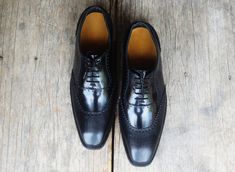 New Stylish Handmade Men's Black Wing Tip Pebbled Leather Lace Up Shoes, Men Designer Dress Formal Luxury Shoes on Storenvy Peter Jones, Cap Toe Shoes, Brogues Men, Slipon Shoes, Custom Design Shoes, Handmade Leather Shoes, Black Wings, Black Leather Shoes, Designer Dress