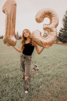 teen photoshoot Birthday Outfit Ideas For Teens, Cute Birthday Outfit Ideas, Outfit Ideas For Teens, 14th Birthday Party Ideas, Birthday Outfit Ideas, Birthday Balloons Pictures, Thirteenth Birthday, 13 Birthday